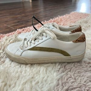 Madewell Women’s sneakers size 8.5 with green side stripe and leopard calf hair
